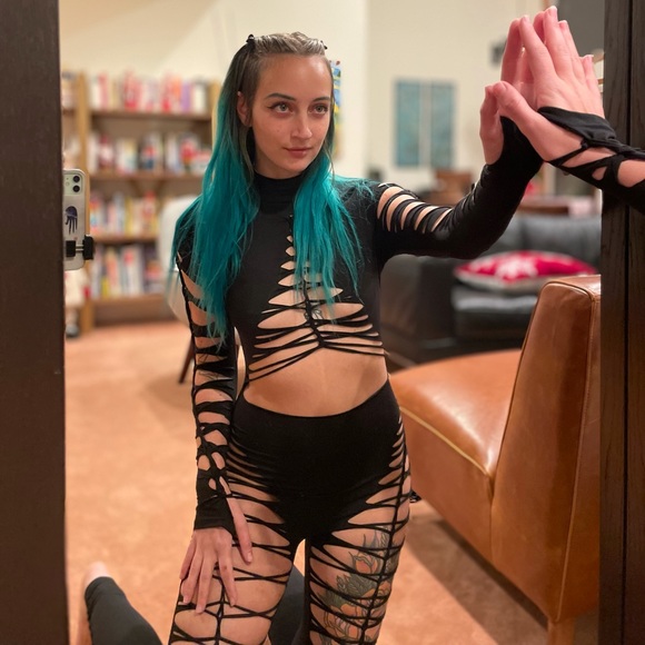 meet your Posher! ✨💗☯️ - Picture 3 of 12